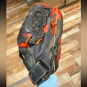 RHT Mizuno MVP fastpitch glove
